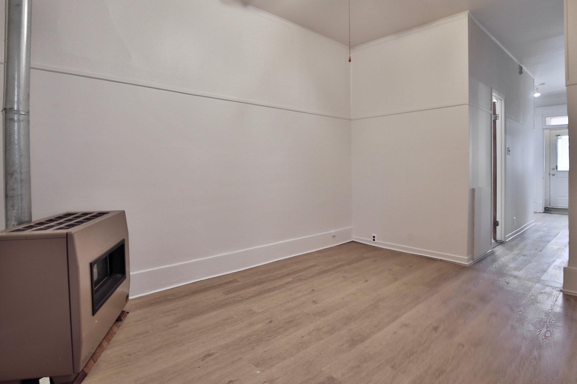 









5493

 - 5497


9e Avenue

,
Montréal (Rosemont/La Petite-Patrie),




QC
H1Y2J2

