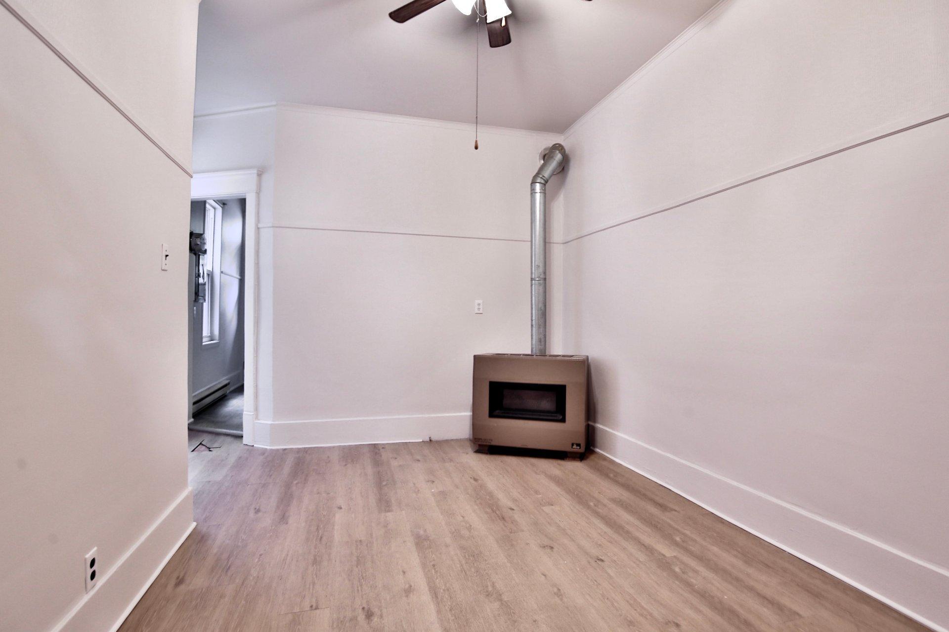 









5493

 - 5497


9e Avenue

,
Montréal (Rosemont/La Petite-Patrie),




QC
H1Y2J2

