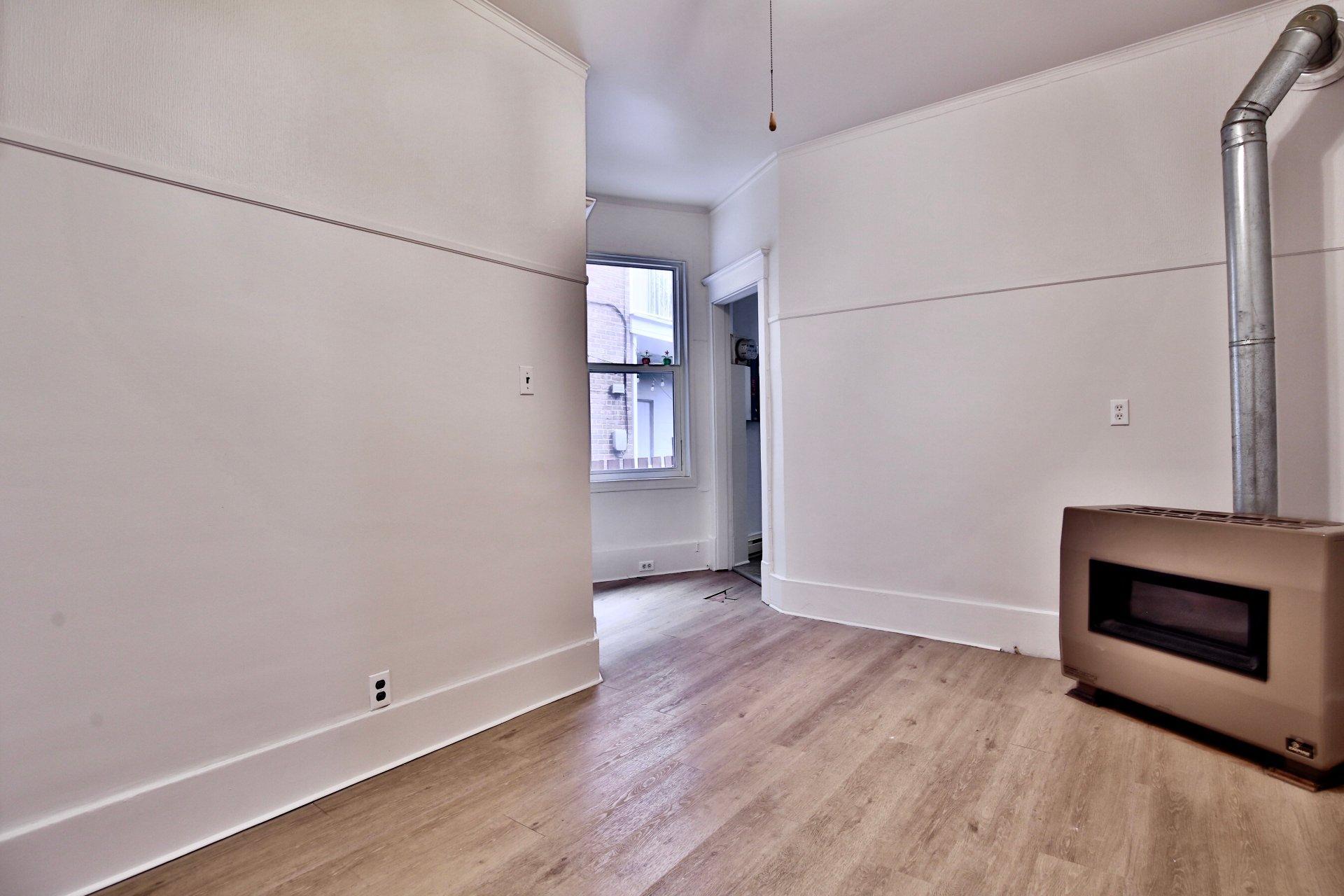 









5493

 - 5497


9e Avenue

,
Montréal (Rosemont/La Petite-Patrie),




QC
H1Y2J2

