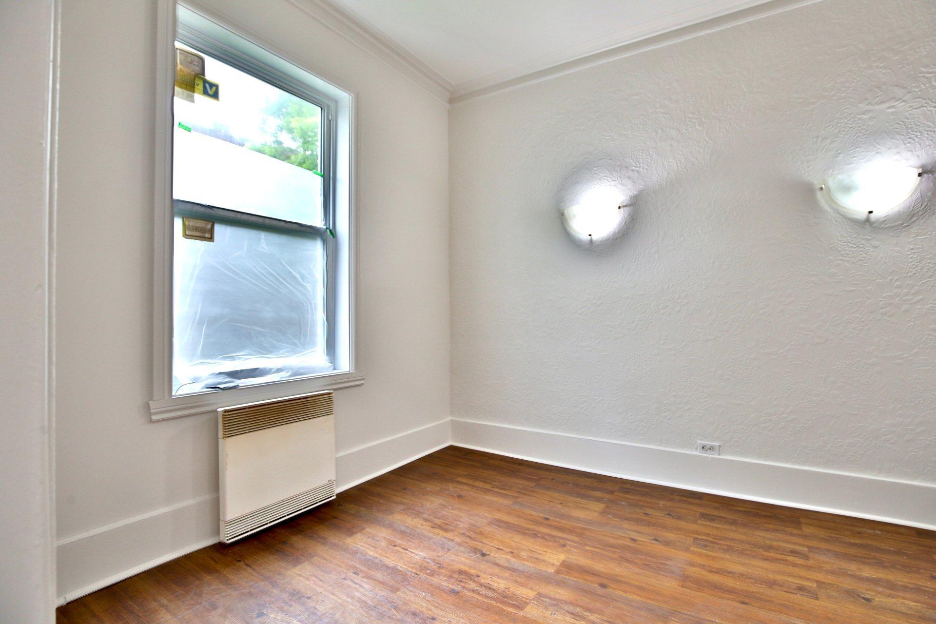 









5493

 - 5497


9e Avenue

,
Montréal (Rosemont/La Petite-Patrie),




QC
H1Y2J2

