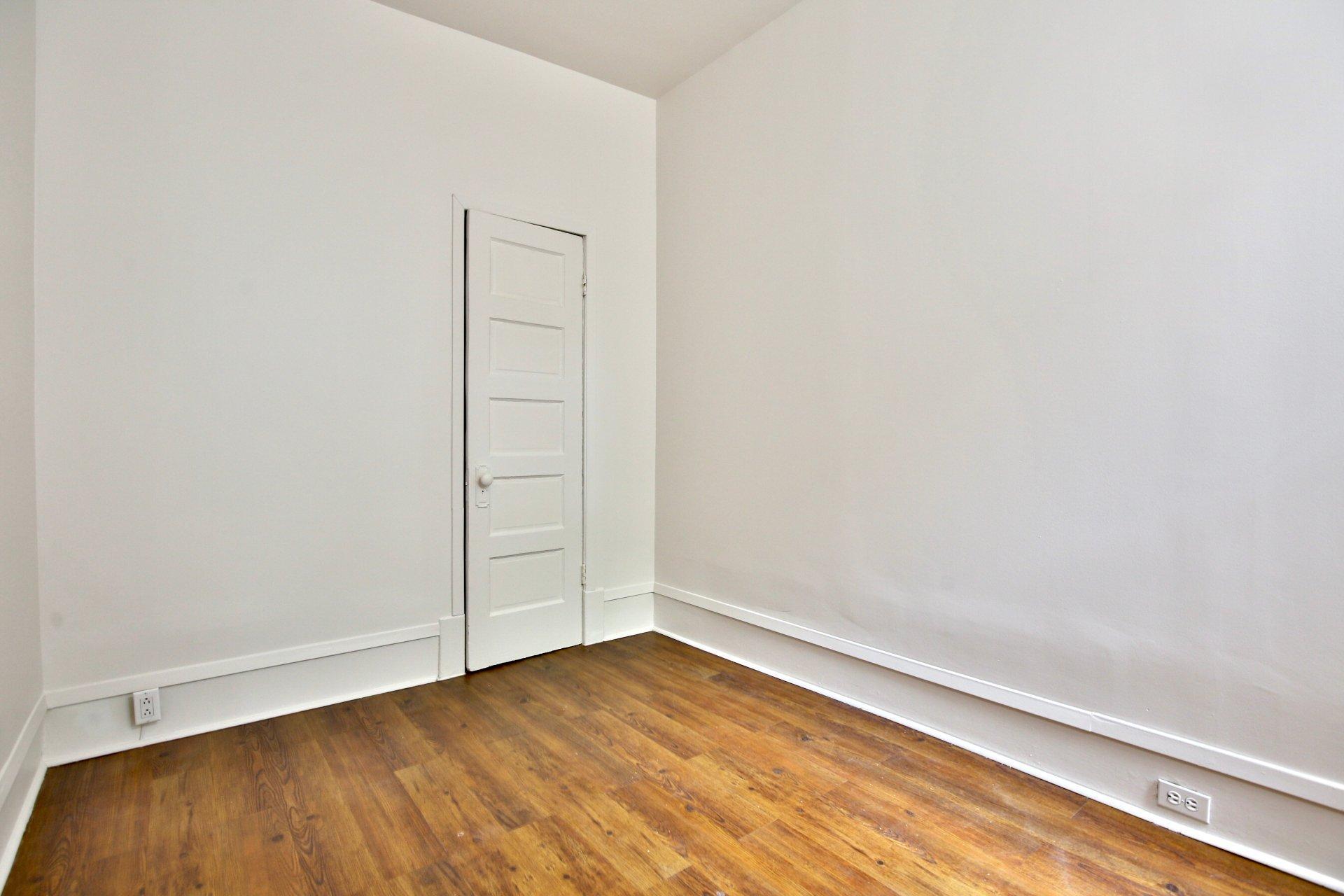 









5493

 - 5497


9e Avenue

,
Montréal (Rosemont/La Petite-Patrie),




QC
H1Y2J2

