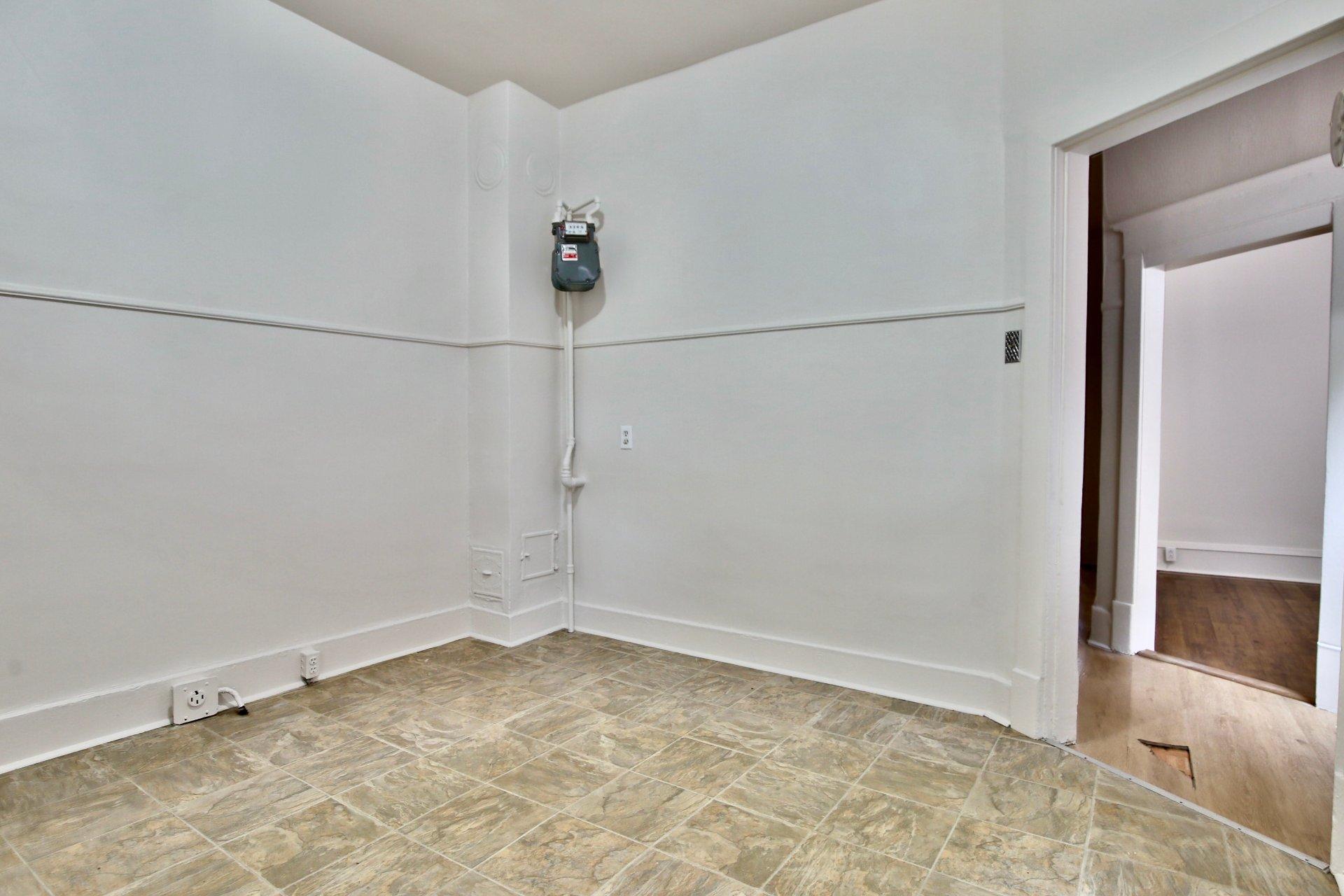 









5493

 - 5497


9e Avenue

,
Montréal (Rosemont/La Petite-Patrie),




QC
H1Y2J2

