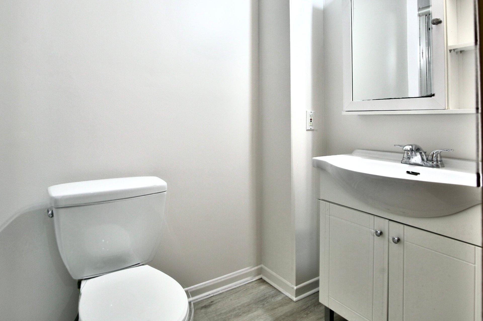 









5493

 - 5497


9e Avenue

,
Montréal (Rosemont/La Petite-Patrie),




QC
H1Y2J2

