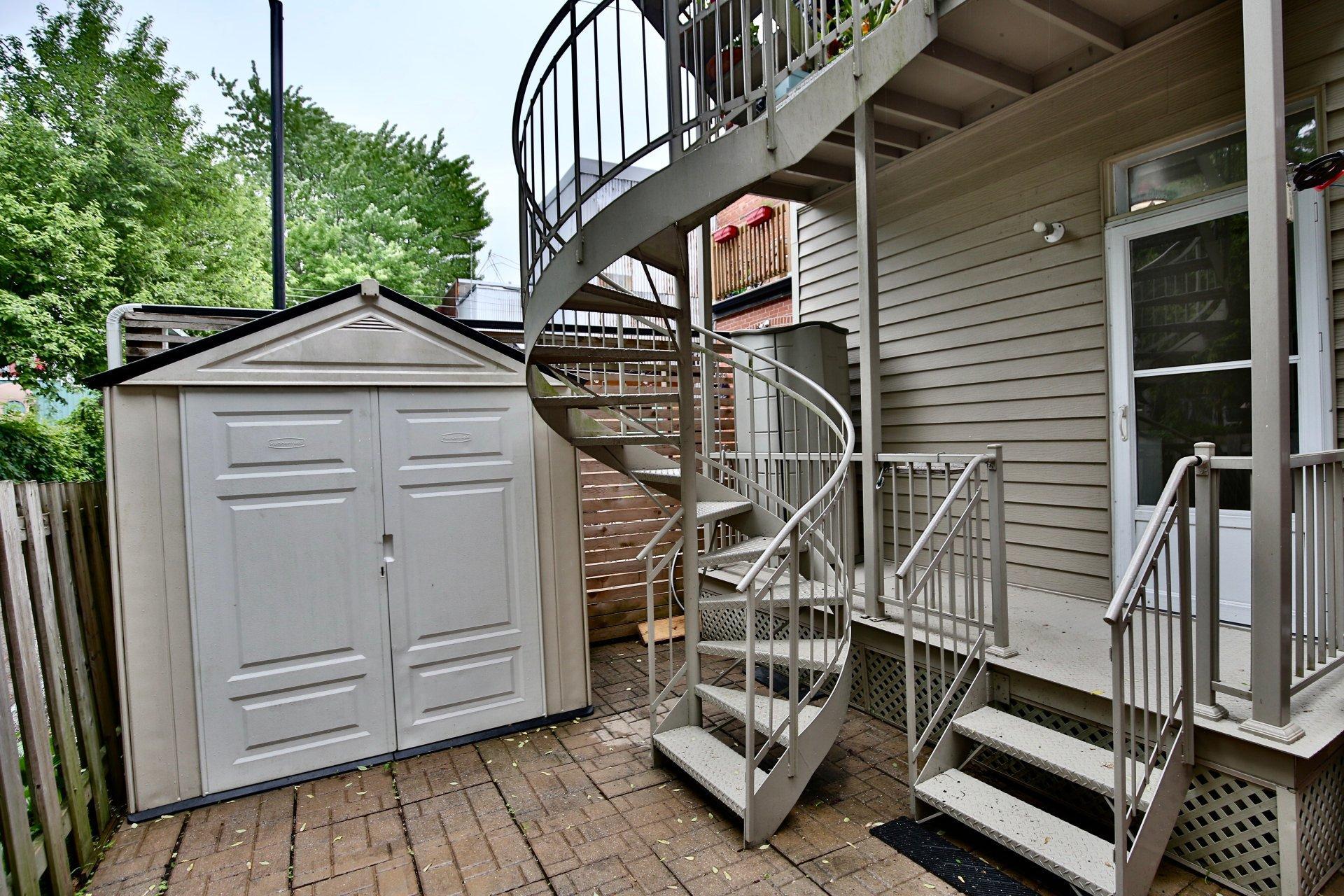 









5493

 - 5497


9e Avenue

,
Montréal (Rosemont/La Petite-Patrie),




QC
H1Y2J2


