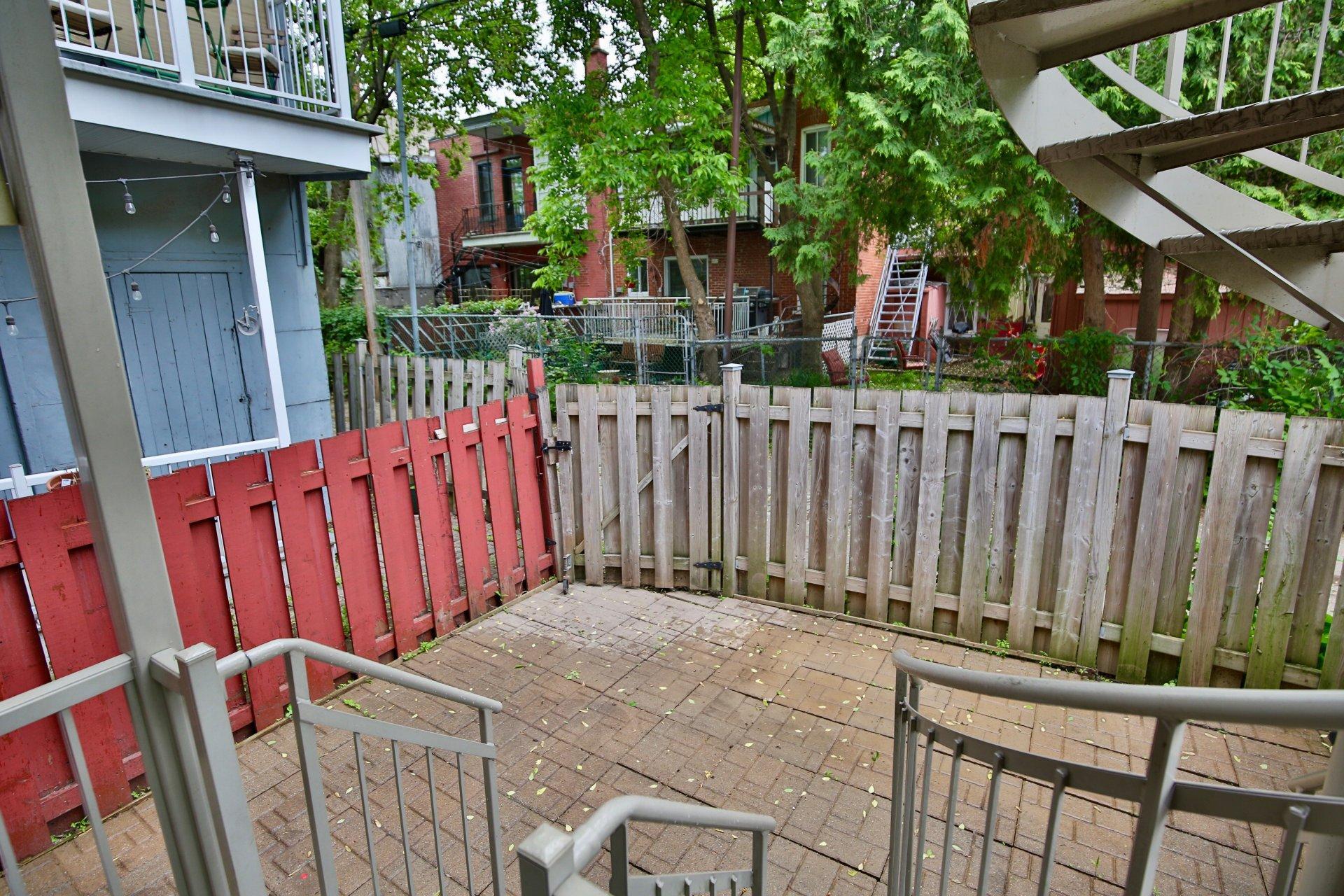 









5493

 - 5497


9e Avenue

,
Montréal (Rosemont/La Petite-Patrie),




QC
H1Y2J2

