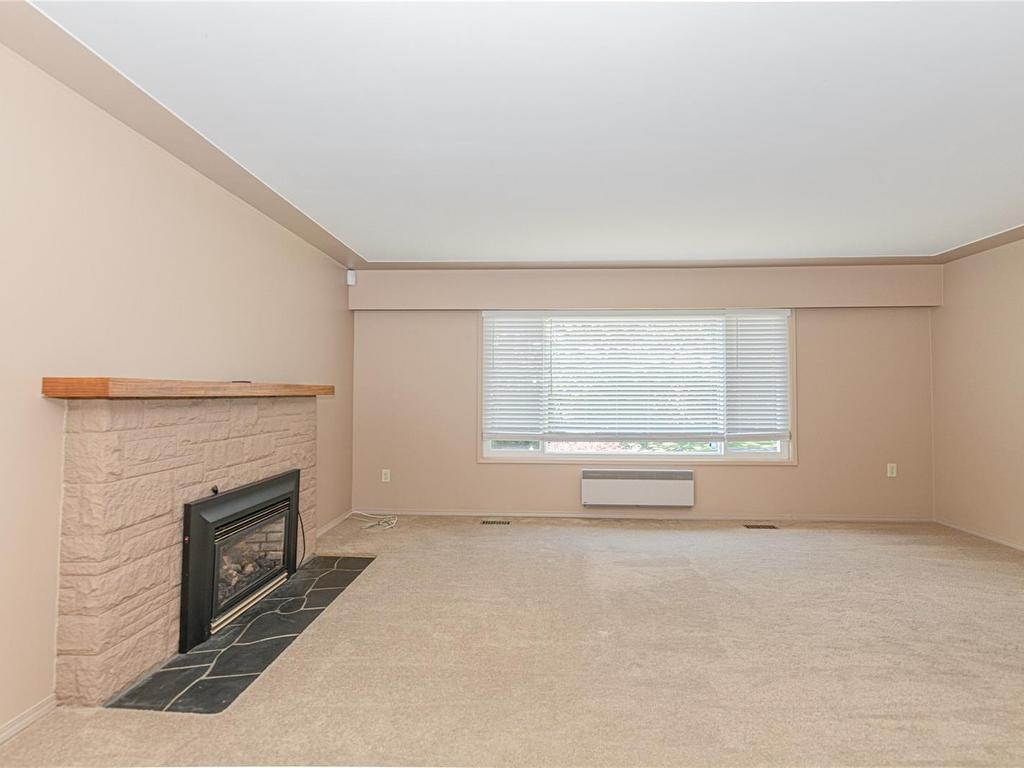 









3715


Blenkinsop

Rd,
Saanich,




BC
V8P 3P2

