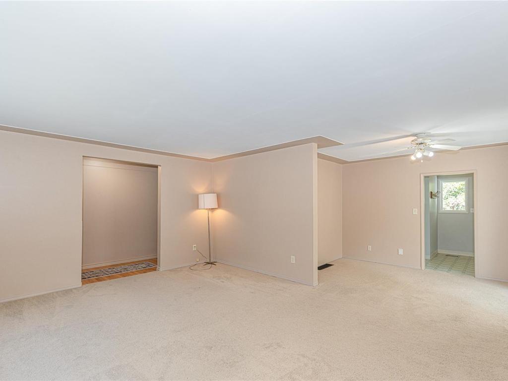 









3715


Blenkinsop

Rd,
Saanich,




BC
V8P 3P2

