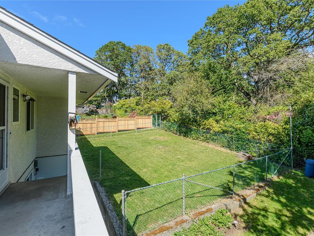 









3715


Blenkinsop

Rd,
Saanich,




BC
V8P 3P2

