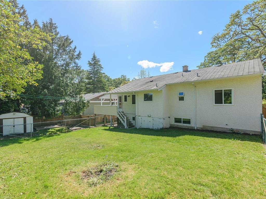 









3715


Blenkinsop

Rd,
Saanich,




BC
V8P 3P2

