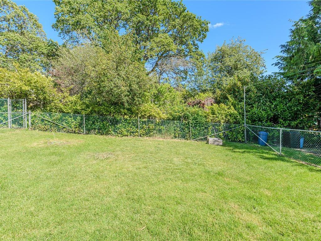 









3715


Blenkinsop

Rd,
Saanich,




BC
V8P 3P2

