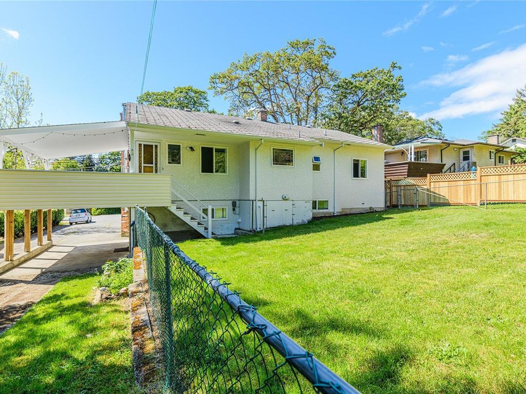 









3715


Blenkinsop

Rd,
Saanich,




BC
V8P 3P2

