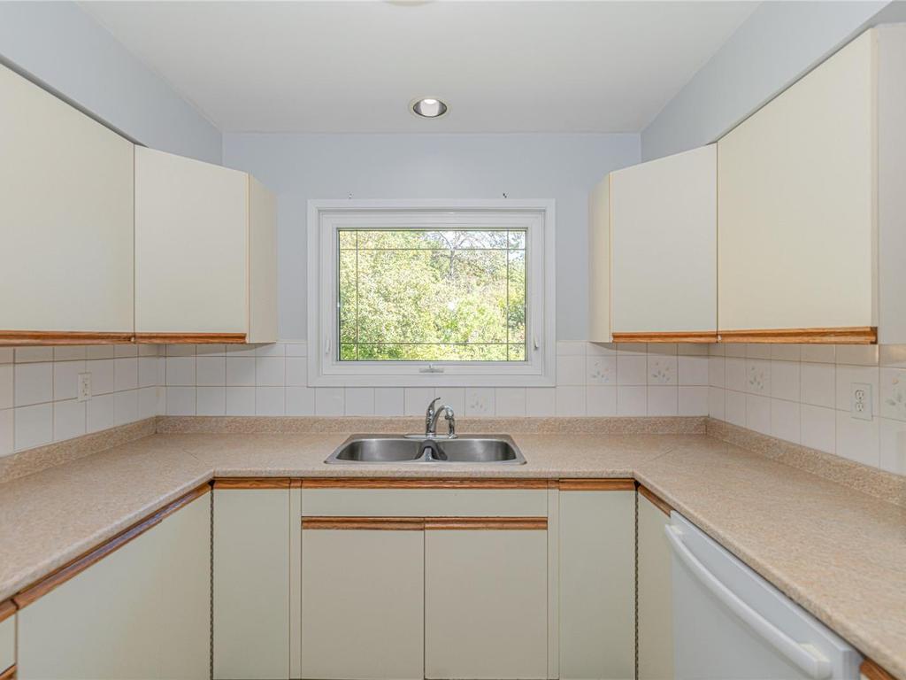 









3715


Blenkinsop

Rd,
Saanich,




BC
V8P 3P2

