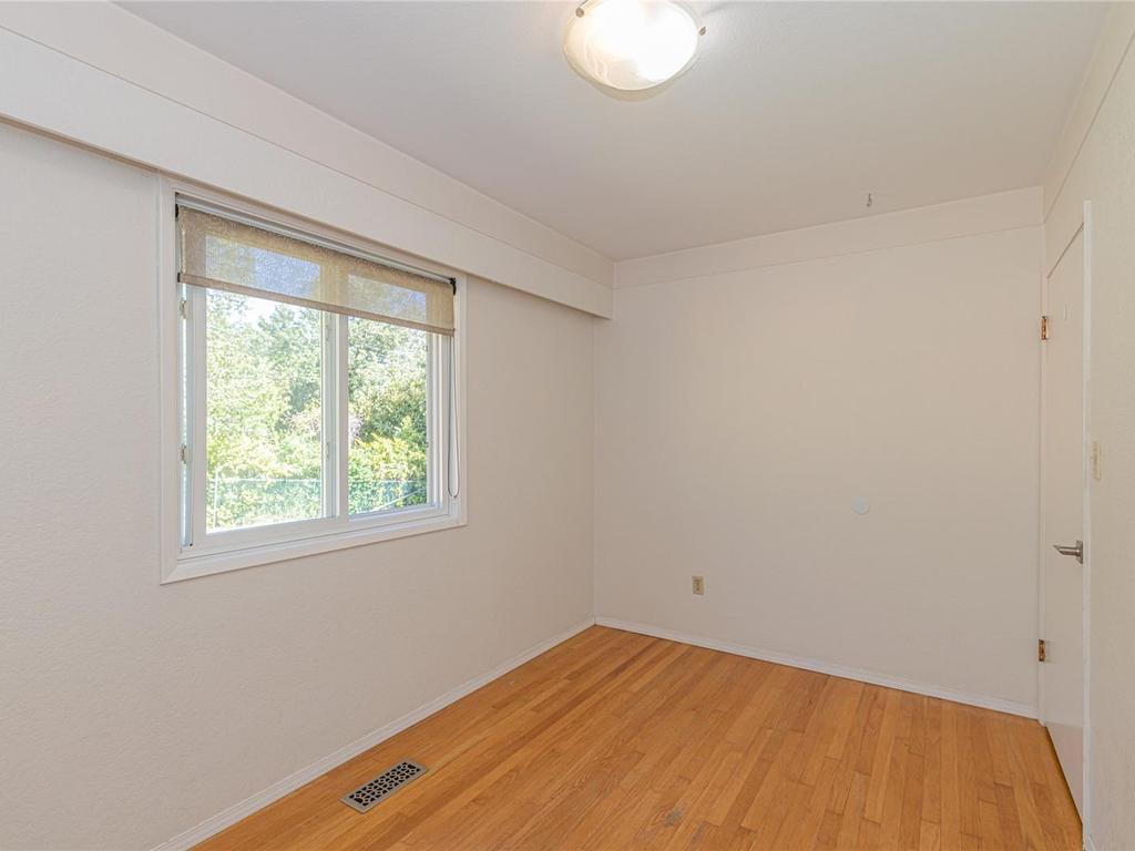 









3715


Blenkinsop

Rd,
Saanich,




BC
V8P 3P2

