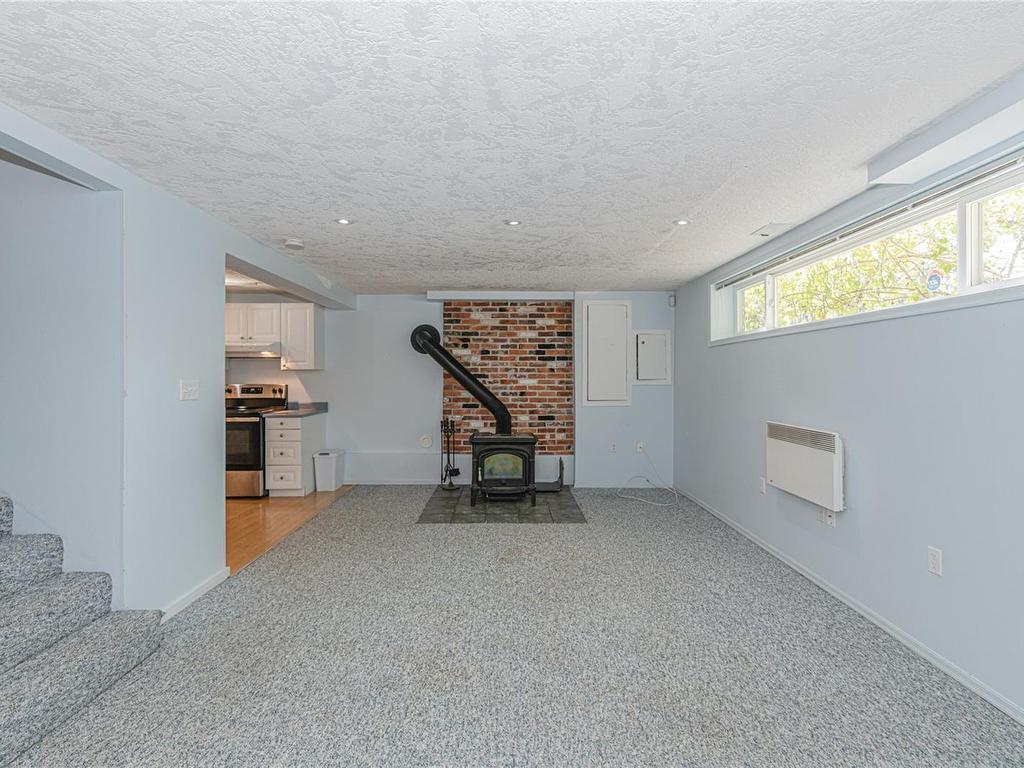 









3715


Blenkinsop

Rd,
Saanich,




BC
V8P 3P2

