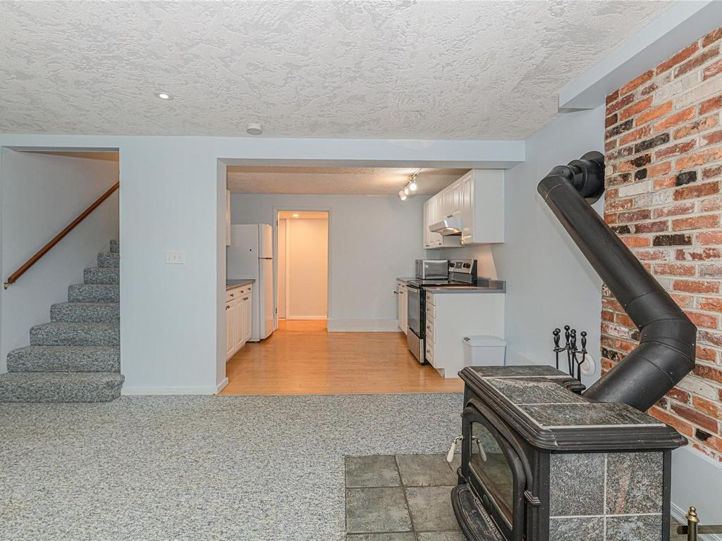 









3715


Blenkinsop

Rd,
Saanich,




BC
V8P 3P2

