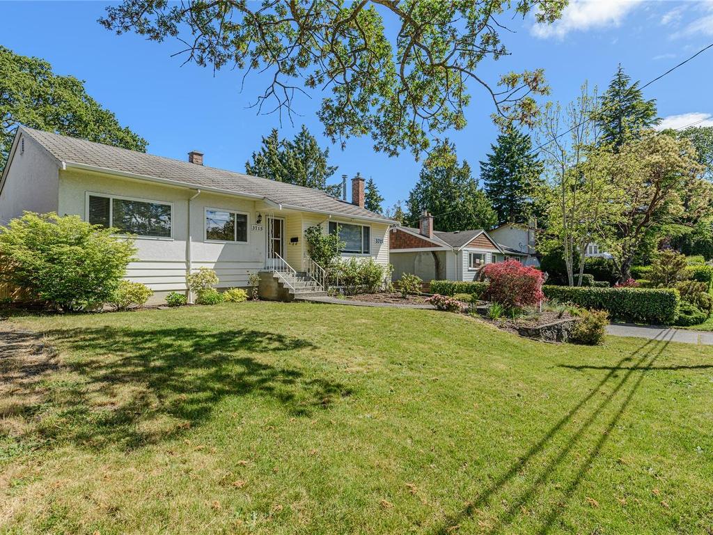 









3715


Blenkinsop

Rd,
Saanich,




BC
V8P 3P2

