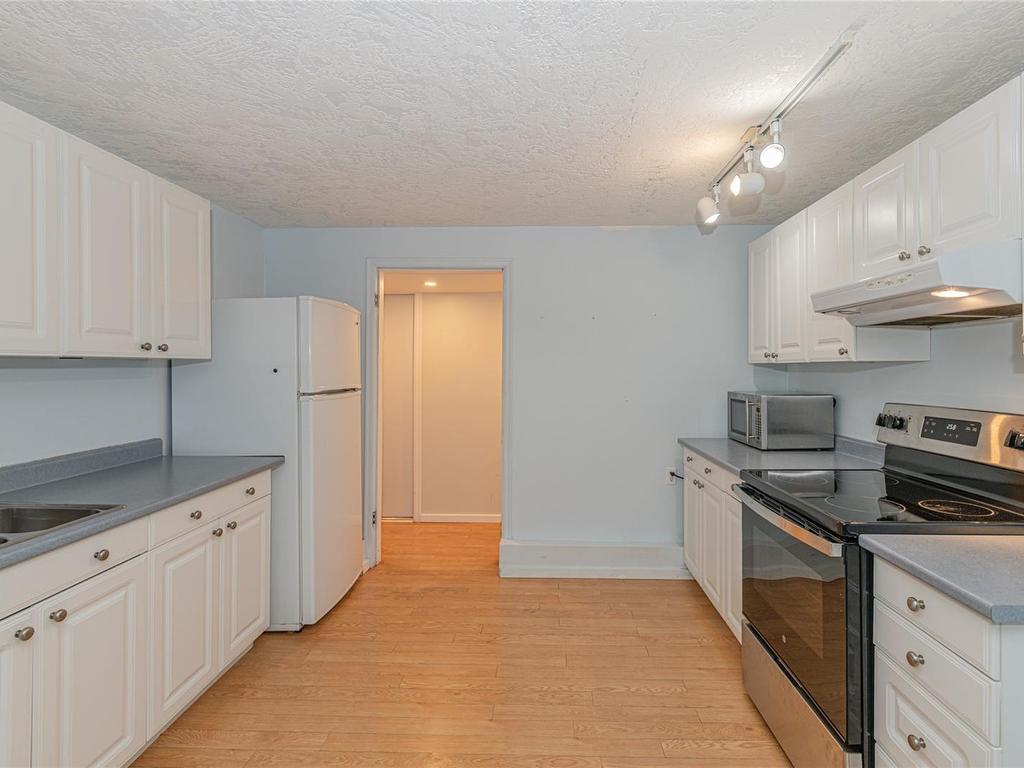 









3715


Blenkinsop

Rd,
Saanich,




BC
V8P 3P2


