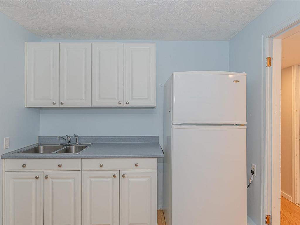 









3715


Blenkinsop

Rd,
Saanich,




BC
V8P 3P2

