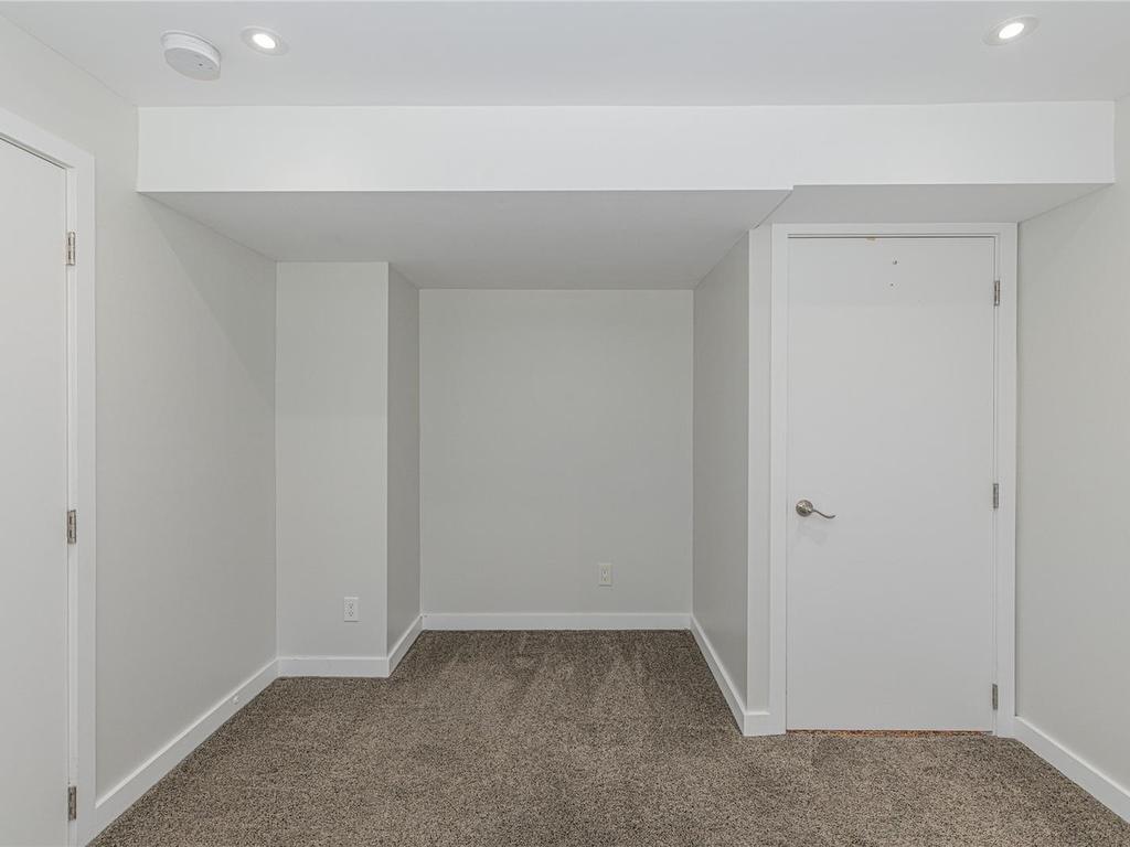 









3715


Blenkinsop

Rd,
Saanich,




BC
V8P 3P2

