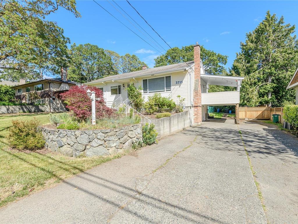 









3715


Blenkinsop

Rd,
Saanich,




BC
V8P 3P2

