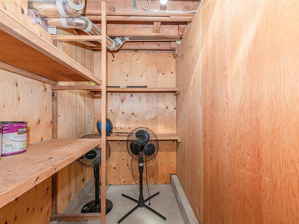 









3715


Blenkinsop

Rd,
Saanich,




BC
V8P 3P2

