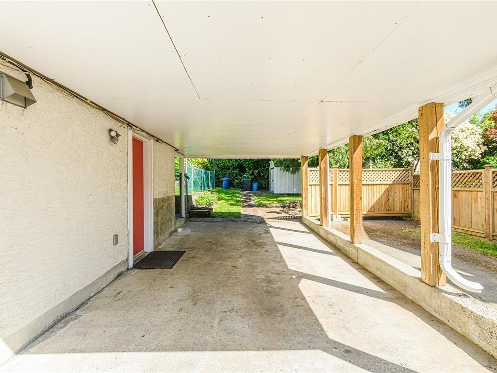 









3715


Blenkinsop

Rd,
Saanich,




BC
V8P 3P2


