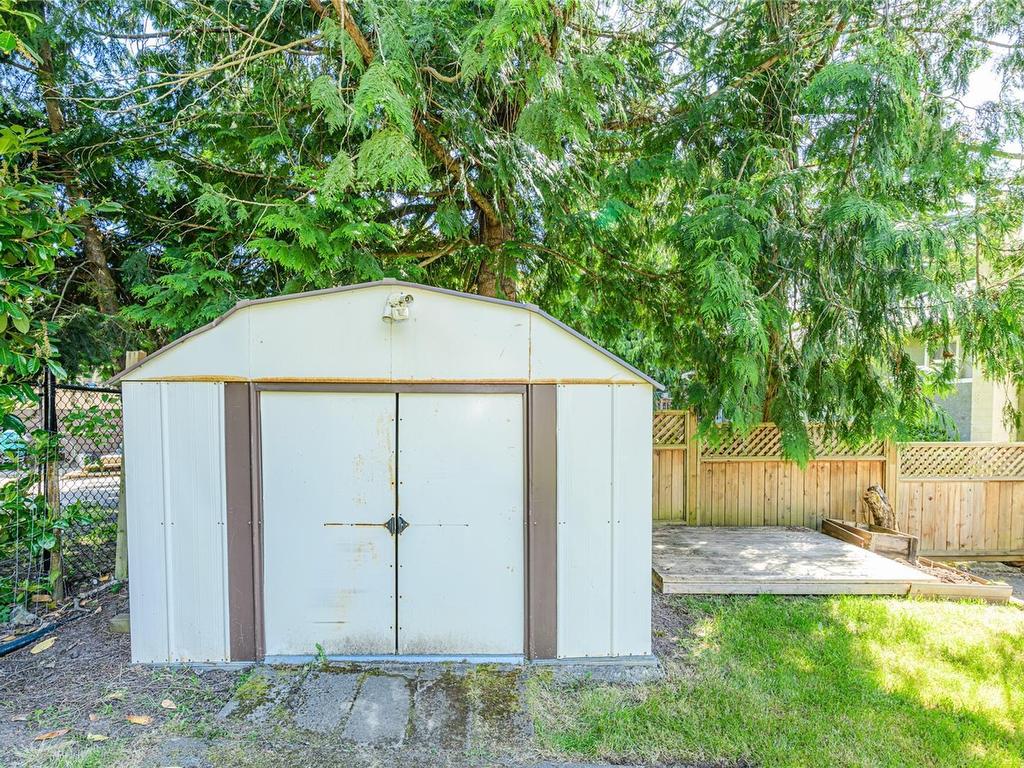 









3715


Blenkinsop

Rd,
Saanich,




BC
V8P 3P2


