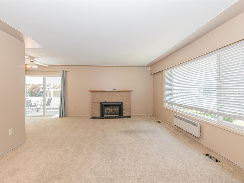 









3715


Blenkinsop

Rd,
Saanich,




BC
V8P 3P2

