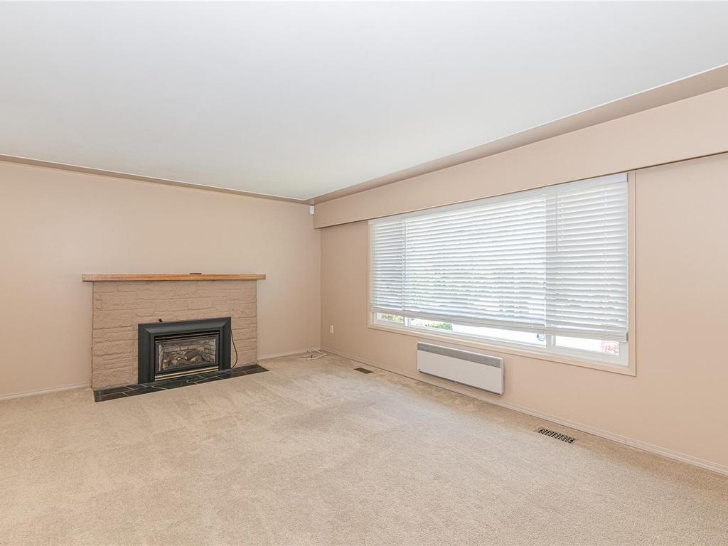 









3715


Blenkinsop

Rd,
Saanich,




BC
V8P 3P2

