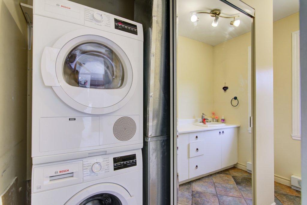 









328


Rue Marie-Curie

,
Sainte-Julie,




QC
J3E1A1

