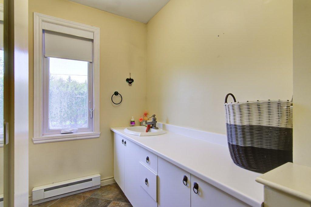 









328


Rue Marie-Curie

,
Sainte-Julie,




QC
J3E1A1

