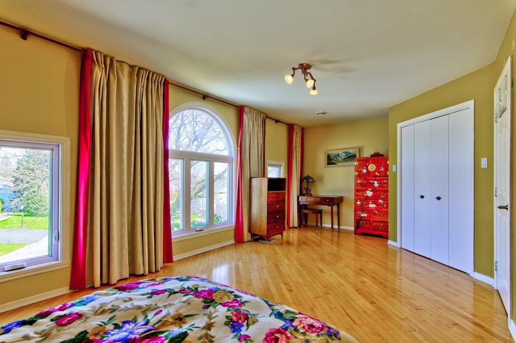 









328


Rue Marie-Curie

,
Sainte-Julie,




QC
J3E1A1

