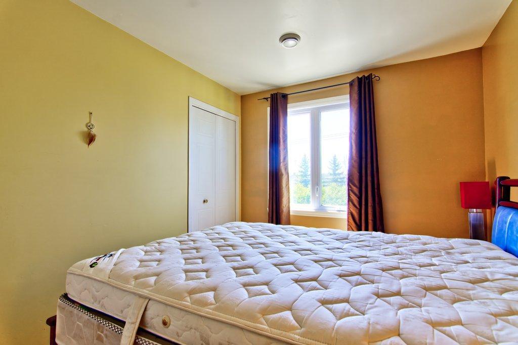 









328


Rue Marie-Curie

,
Sainte-Julie,




QC
J3E1A1

