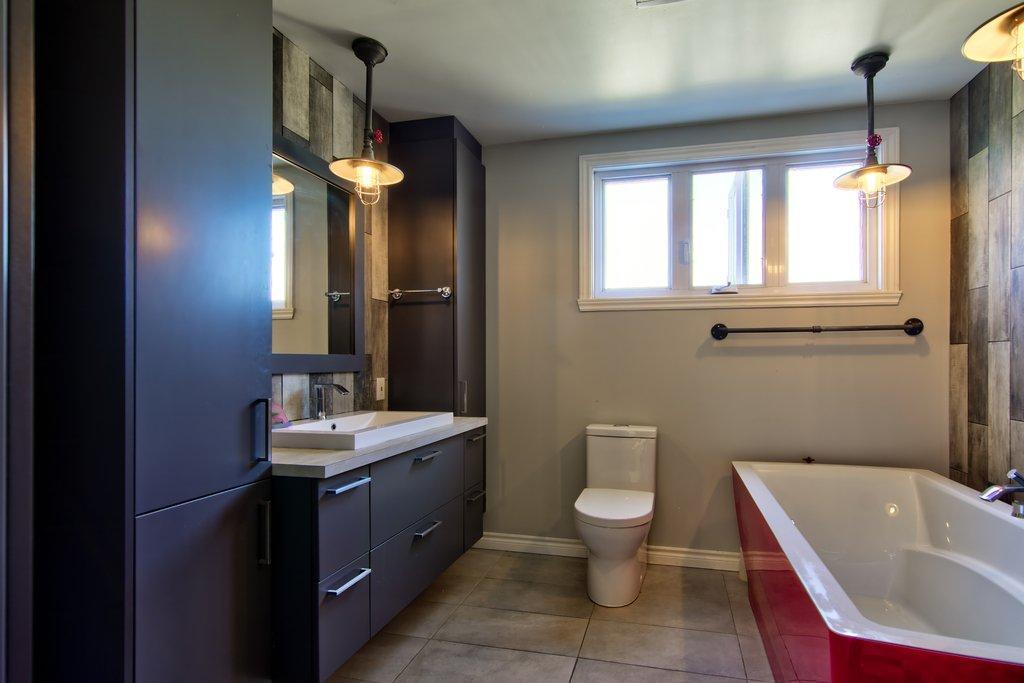 









328


Rue Marie-Curie

,
Sainte-Julie,




QC
J3E1A1

