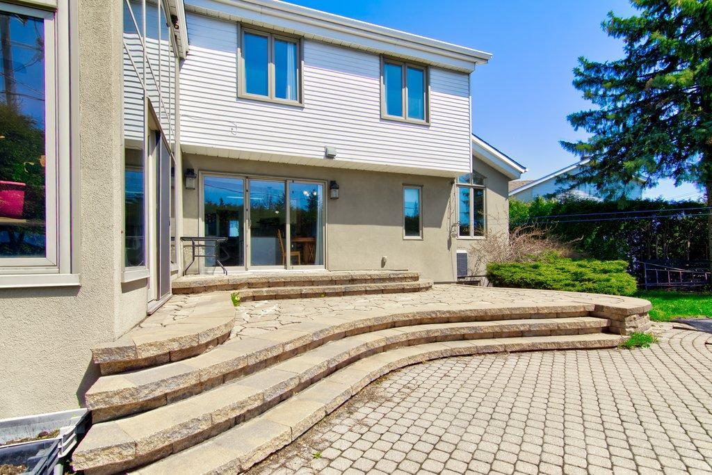 









328


Rue Marie-Curie

,
Sainte-Julie,




QC
J3E1A1

