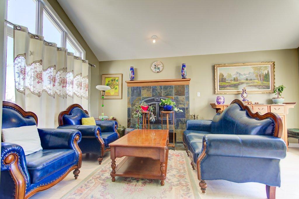 









328


Rue Marie-Curie

,
Sainte-Julie,




QC
J3E1A1

