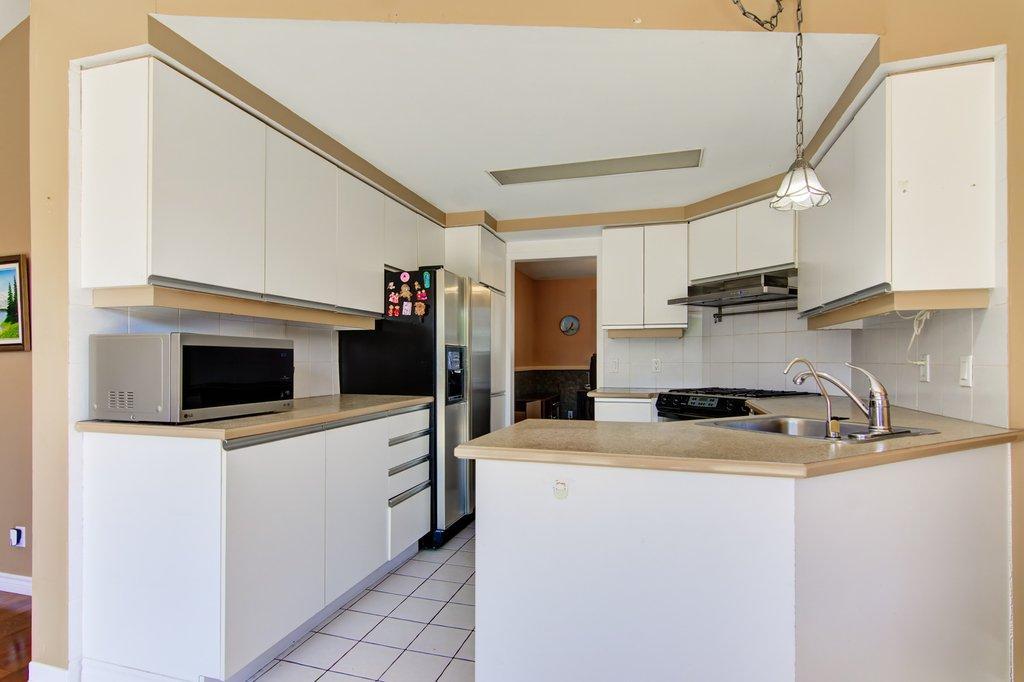 









328


Rue Marie-Curie

,
Sainte-Julie,




QC
J3E1A1


