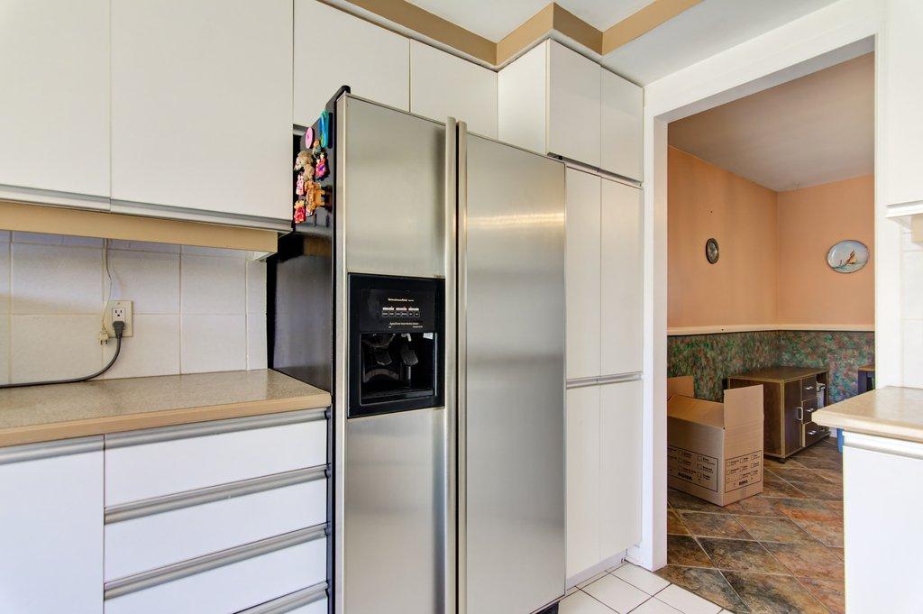 









328


Rue Marie-Curie

,
Sainte-Julie,




QC
J3E1A1

