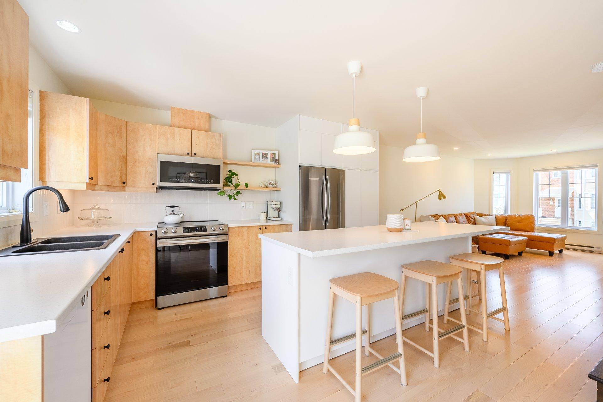 









1385


Boul. du Millénaire

,
Saint-Basile-le-Grand,




QC
J3N1X8

