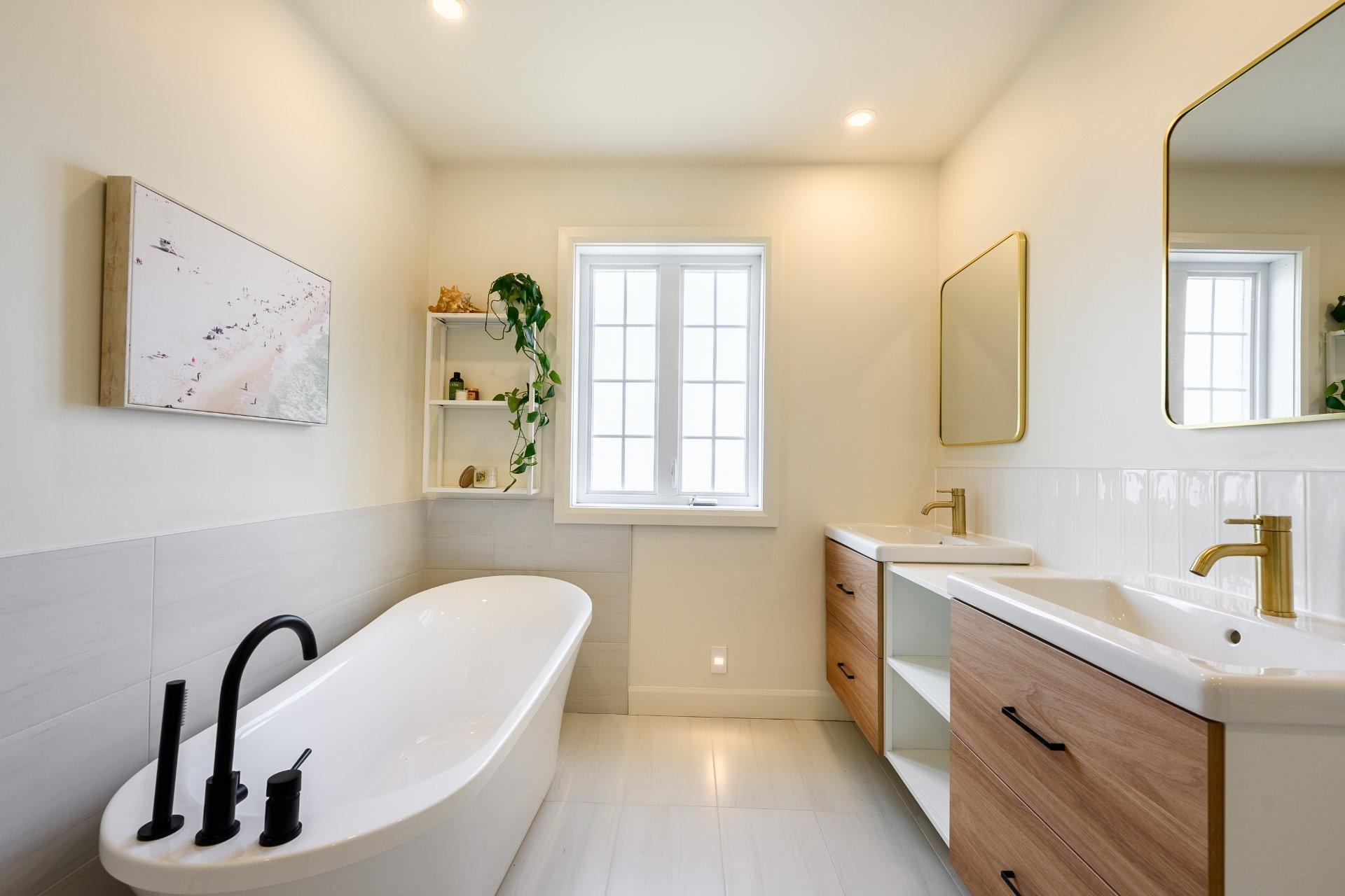 









1385


Boul. du Millénaire

,
Saint-Basile-le-Grand,




QC
J3N1X8

