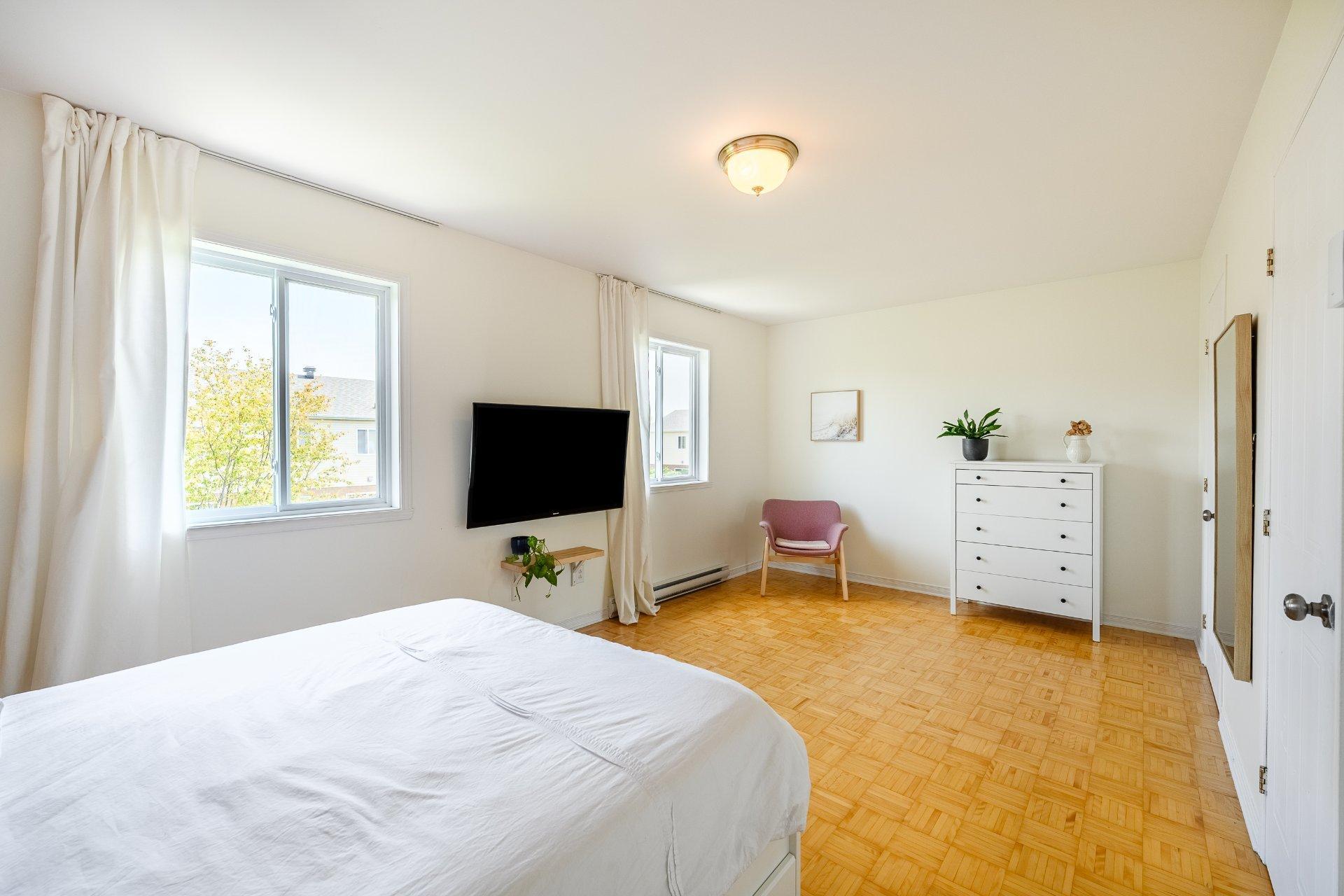 









1385


Boul. du Millénaire

,
Saint-Basile-le-Grand,




QC
J3N1X8

