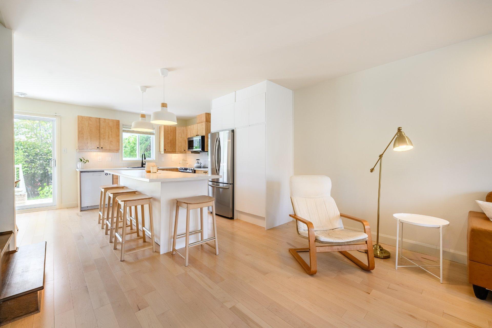 









1385


Boul. du Millénaire

,
Saint-Basile-le-Grand,




QC
J3N1X8


