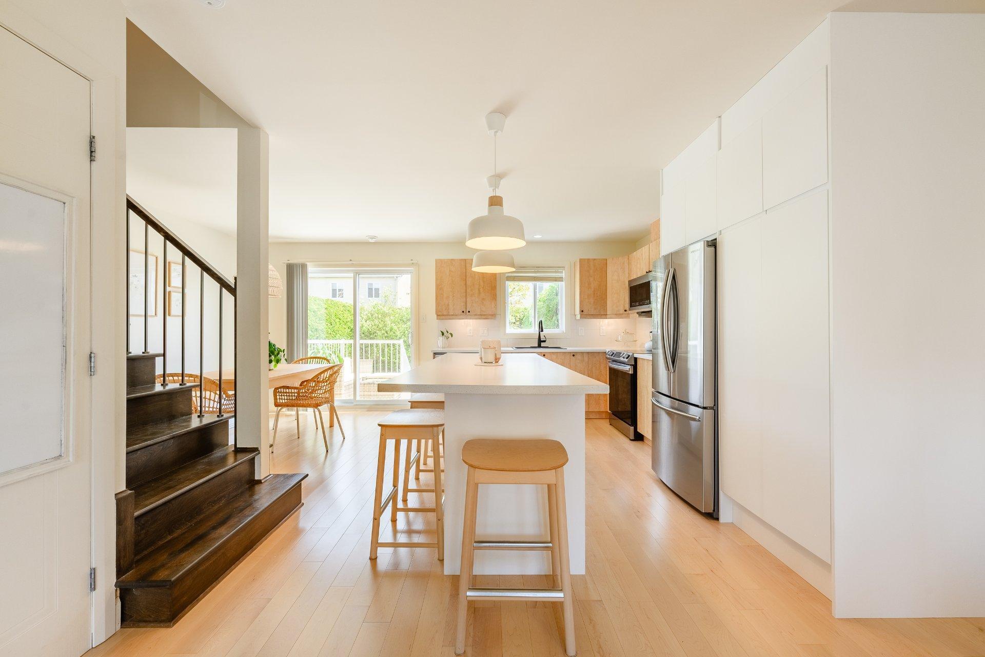 









1385


Boul. du Millénaire

,
Saint-Basile-le-Grand,




QC
J3N1X8

