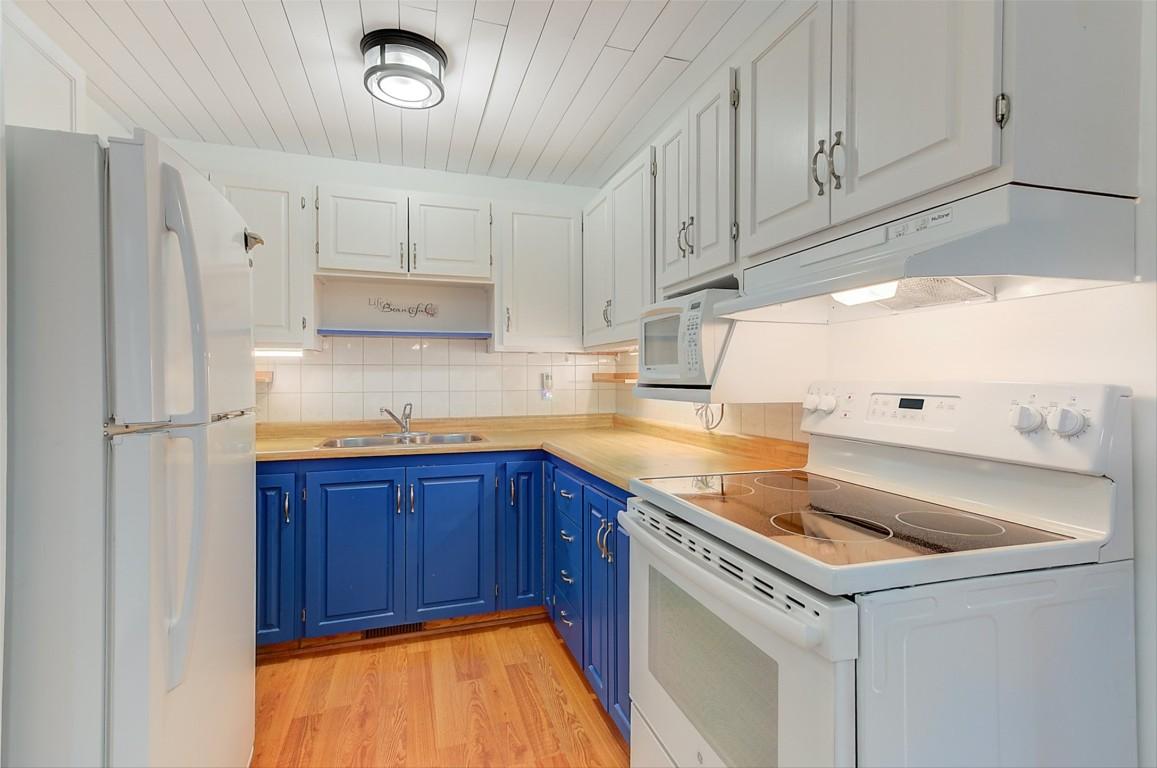 









6040


Ellison

Avenue,
Peachland,




BC
V0H 1X4

