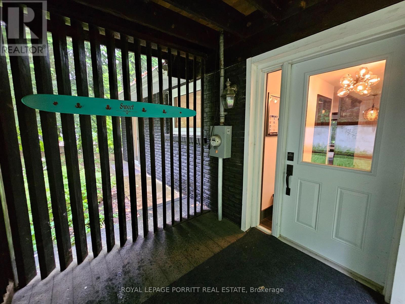 












1015 BAYVIEW POINT ROAD

,
Lake of Bays,




Ontario
P0A1H0

