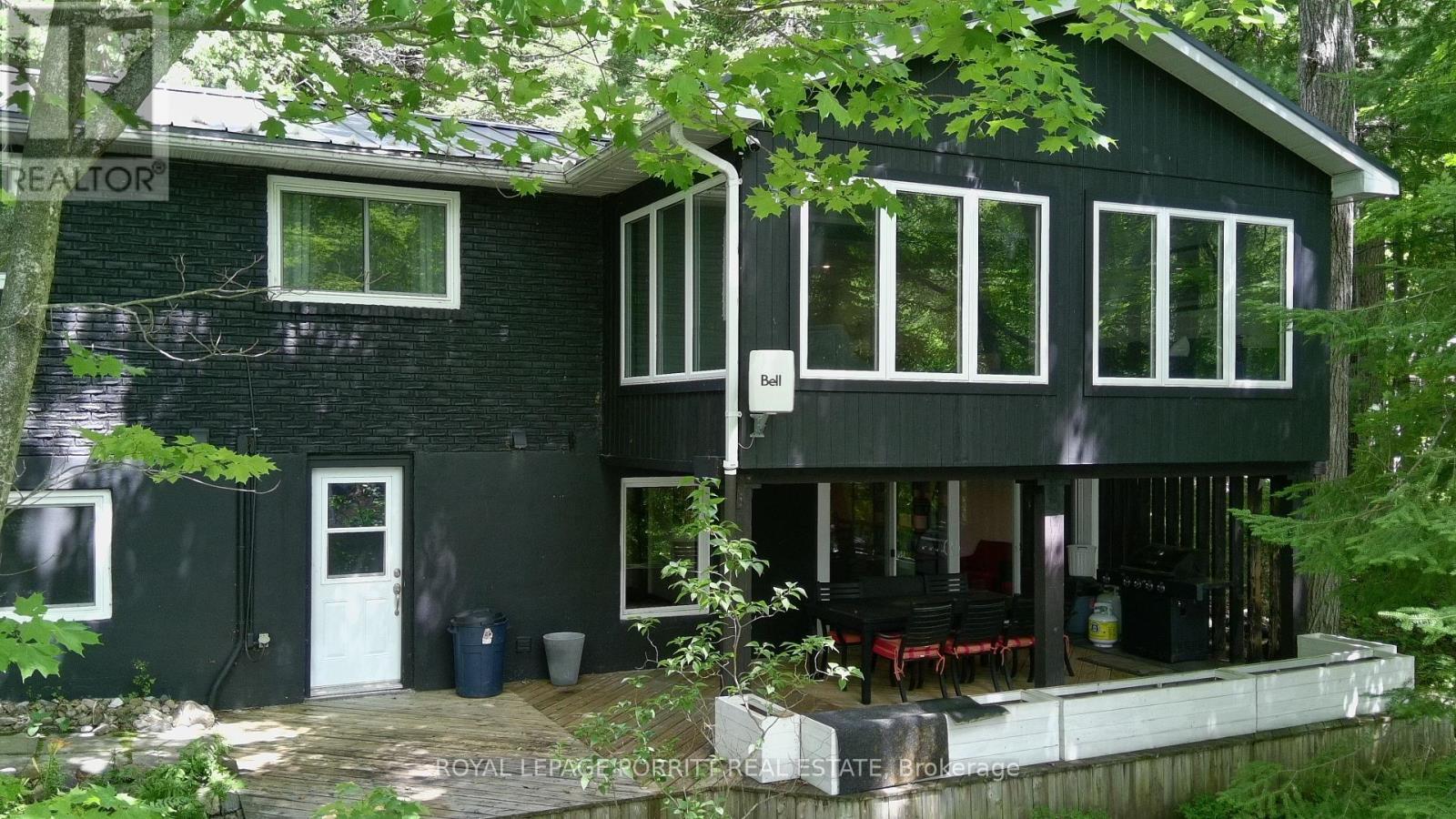 












1015 BAYVIEW POINT ROAD

,
Lake of Bays,




Ontario
P0A1H0

