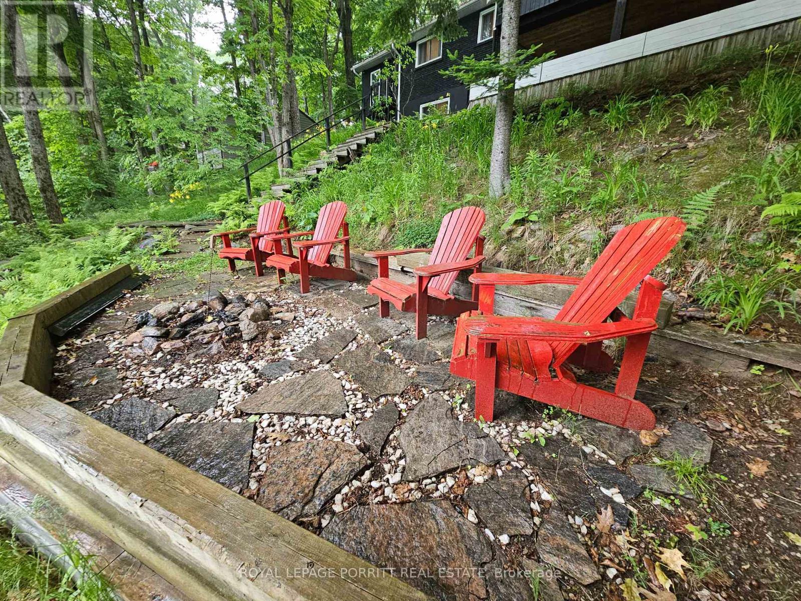 












1015 BAYVIEW POINT ROAD

,
Lake of Bays,




Ontario
P0A1H0

