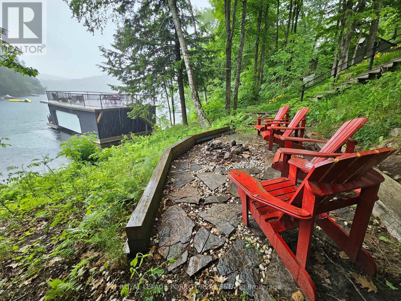 












1015 BAYVIEW POINT ROAD

,
Lake of Bays,




Ontario
P0A1H0

