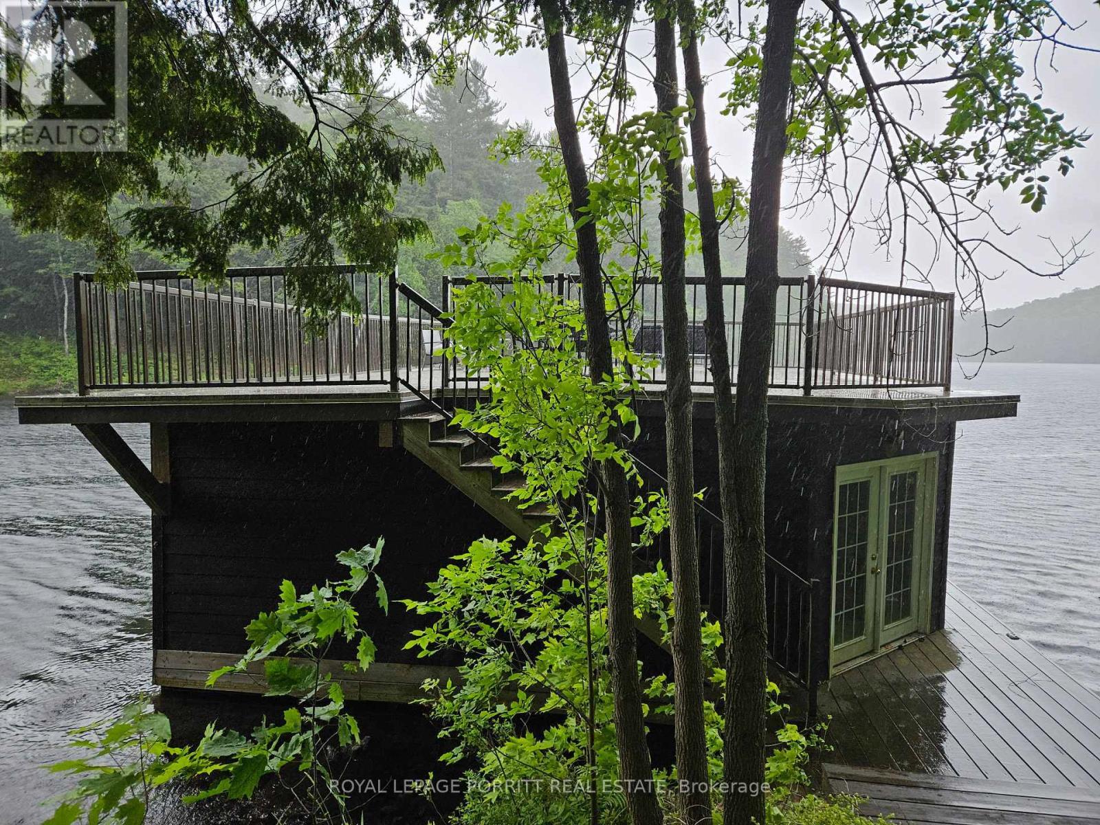 












1015 BAYVIEW POINT ROAD

,
Lake of Bays,




Ontario
P0A1H0

