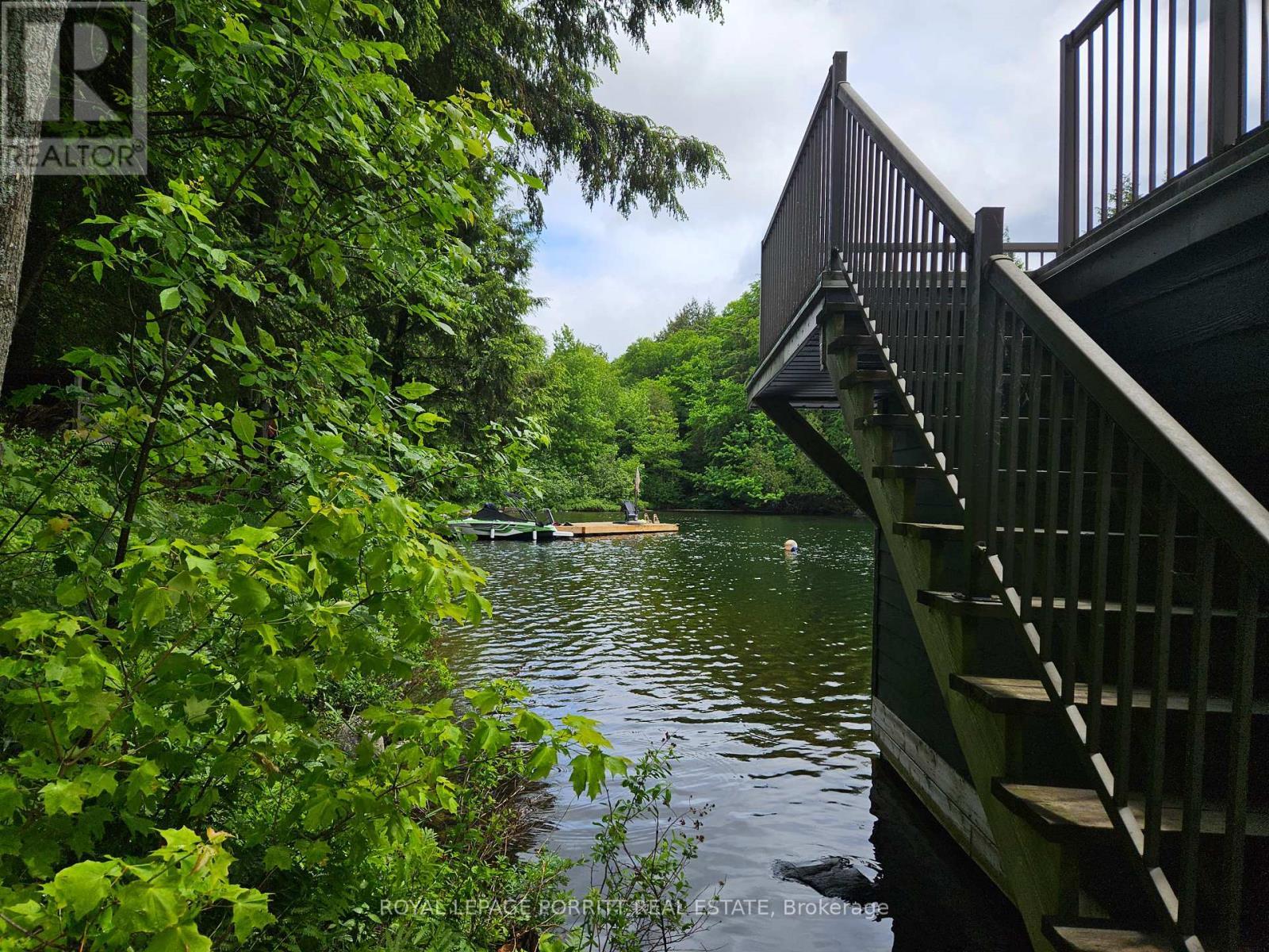 












1015 BAYVIEW POINT ROAD

,
Lake of Bays,




Ontario
P0A1H0

